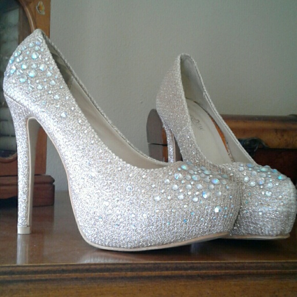 Gold heels - Picture 1 of 4